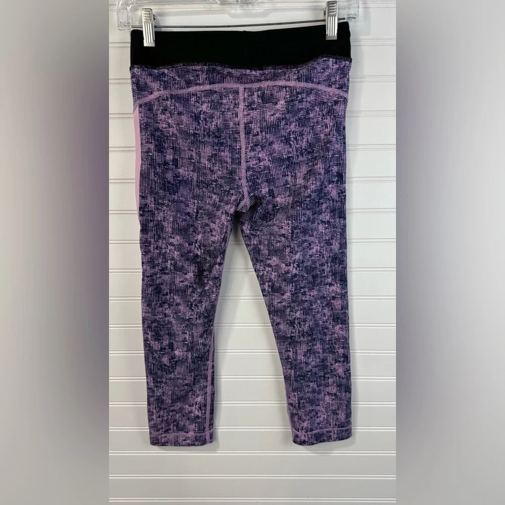 Under Armour women’s black & purple crop compression workout leggings. Size S - Picture 2 of 4